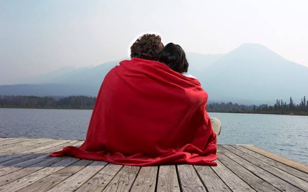 couple on jetty